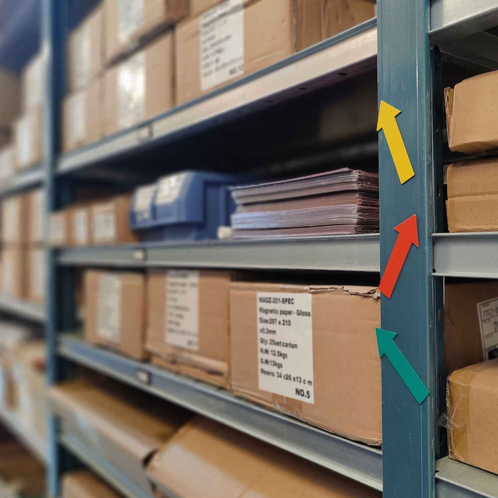 Rød pil 7x3 cm - magnetisk folie