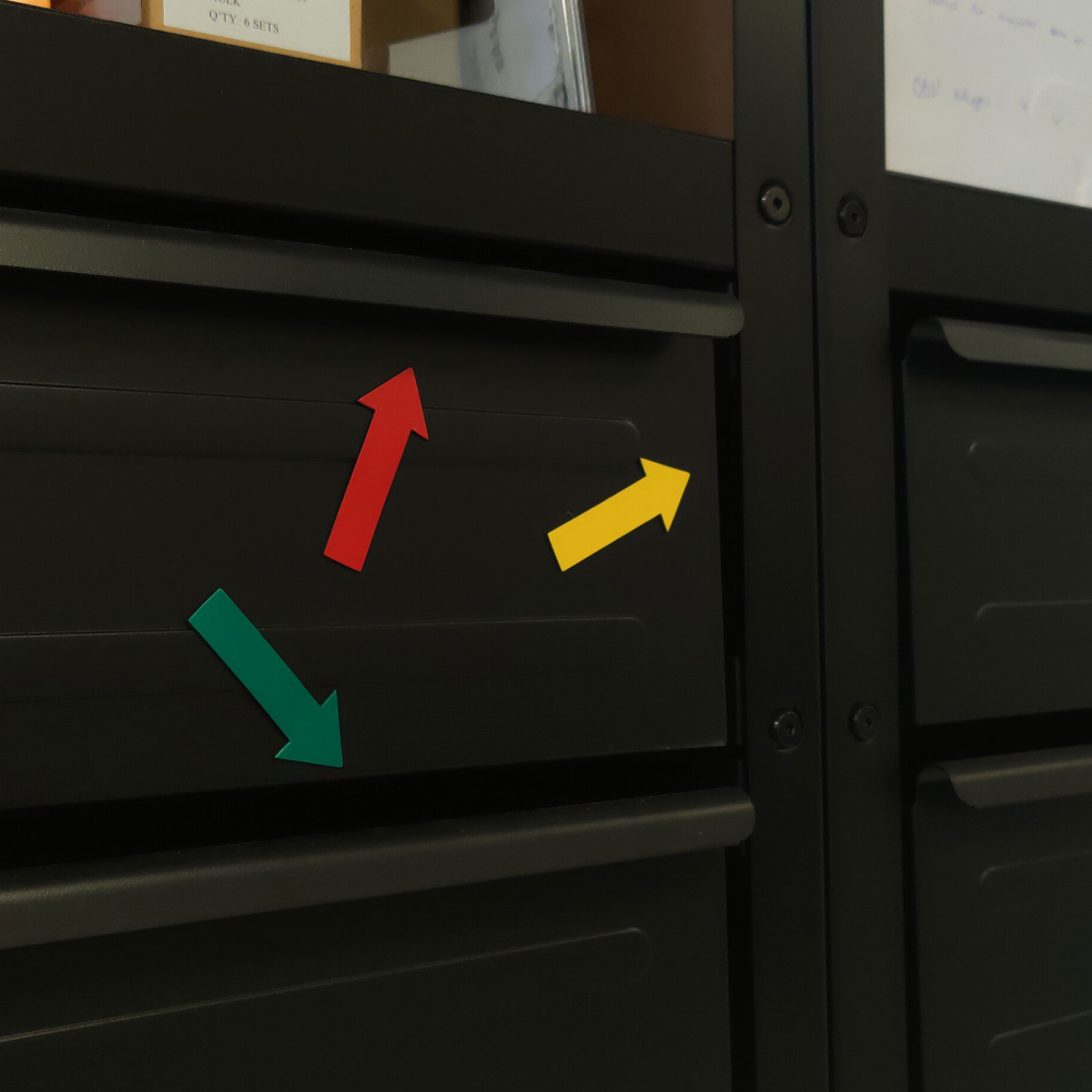 Rød pil 7x3 cm - magnetisk folie