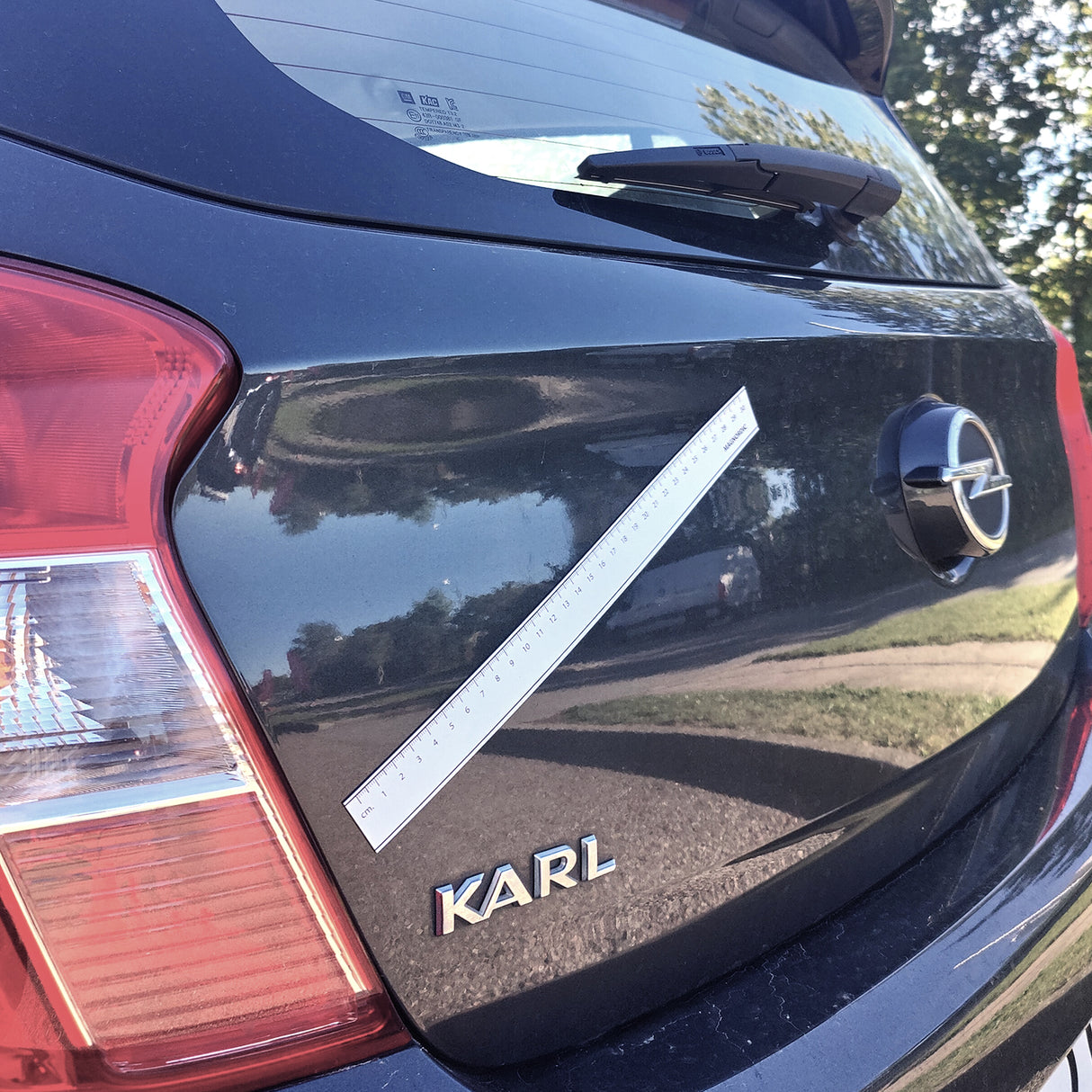 Magnetisk linjal hvit 30 cm - svarte tall