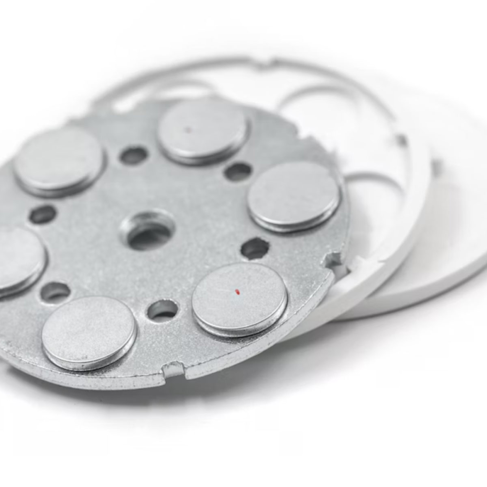 Gummimagnet (Hvit) m. innvendig gjenge, Ø66 mm