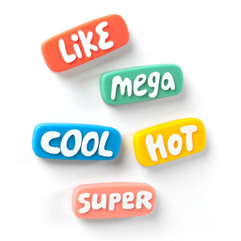Like Magneter med kule tekster: LIKE, MEGA, COOL, HOT og SUPER.