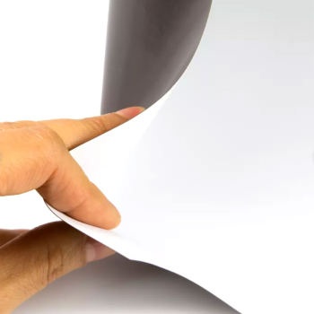 Magnetisk papir for utskrift på vanlig skriver. Papirene er i A4 størrelse og med matt hvit flate